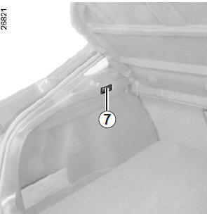 Renault Laguna. Gepäckraumleuchten 7 ou 8