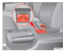 Seat Exeo. Abb. 124 Mitte der Mittelkonsole: 230-Volt- Steckdose