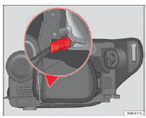 Seat Exeo. Abb. 201 Standlicht. Halter des Lampenträgers in senkrechter Stellung