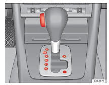 Seat Exeo. Abb. 146 Ausschnitt aus Mittelkonsole: Wählhebel mit Sperrtaste