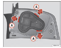 Seat Exeo. Abb. 211 Befestigungslaschen Rückseite Heckleuchte
